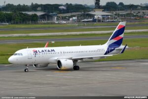 Huelga de pilotos de LATAM Airlines afecta vuelos en Chile