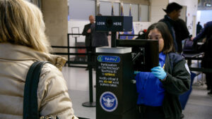 American Airlines implementa identificación sin contacto en puntos TSA para socios AAdvantage