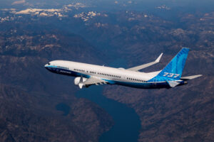 Boeing entrega 150 aviones comerciales en el segundo trimestre de 2025 y fortalece su división de defensa